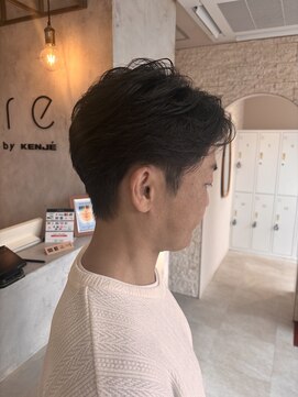 クレールバイケンジ(Claire by KENJE) ツーブロ／フェザーパーマ／ニュアンスパーマ／センターパート
