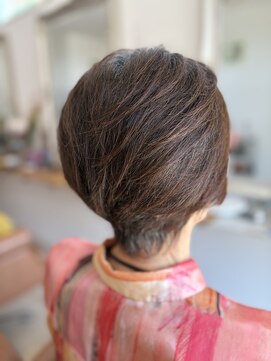 ヘアーサロン ミッセェル 襟足短めショート