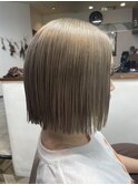切りっぱなしボブ × グレージュカラー