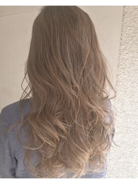 ヘアーアンドアトリエ マール(Hair&Atelier Marl) 【Marlエヌドットカラー】フォギーベージュのふわふわロング