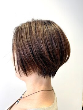 ヘアーアンドアート ルミナ(HAIR&ART LUMINA) ストレートボヴ　【板垣　郁】