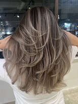 メリー オオサカ(Merly Osaka)&nbsp;より動きが出て可愛いハイレイヤーバレイヤージュ_white greige_