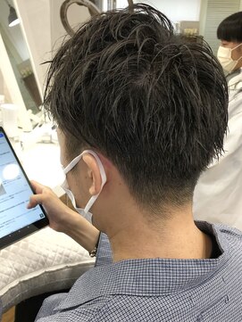 ヘッズ 本八幡店(HEADS) MEN'S HAIR センターパート ツイストスパイラル コンマヘア