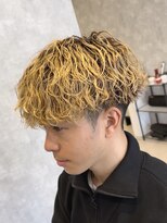 アビー(ABEY)&nbsp;波巻きスパイラルブリーチパーマ刈り上げマッシュ