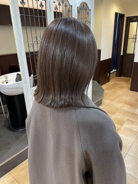 フラップ(FLAP) グレージュカラーのぱつっとボブ☆