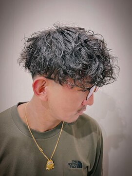 ヒロギンザ 六本木店(HIRO GINZA) 波打ちパーマ×フェード