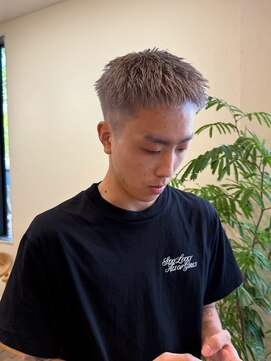 シフト(SHEEFT) メンズヘアフェードカットハイトーンミルクティーベージュ