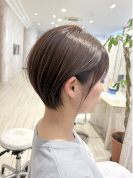 ラグ(RAG)の写真/高いカット技術で時間が経っても扱いやすく、キレイが続く♪ハンドブローでもキマるカットが人気♪