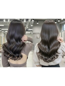 赤みを抑えながら透明感のある上質な仕上がりで、ワンランク上の大人のカラーを楽しむ[秋葉原駅/髪質改善]