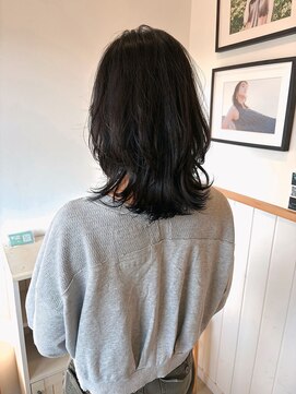 ジジ フィーカ 佐野(Gigi fika) ミディアムウルフレイヤー