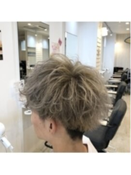 クレスト 近江八幡店(CREST) ベージュカラー刈り上げマッシュ無造作ツイストスパイラルパーマ