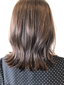 シュエット(Chouette) 外ハネ上品なミディアムスタイル