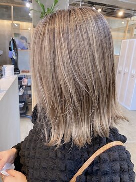 フリーラ 横浜(freera) 黒髪/グレーベージュ/レイヤーロング/前髪パーマ[横浜駅]