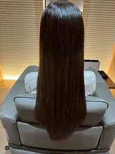 髪の芯からうるおい満ちる、感動の艶髪体験をあなたへ。