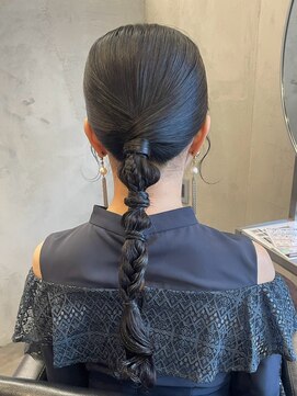 スリー 博多(THREE...) 編み下ろしポコポコポニー