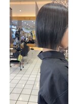 シエル ドゥ サワ(ciel de SAWA) ぱつっとボブ×ダークカラークールな艶感で後ろ姿美人