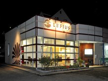 レフィアス(LEFIUS)の雰囲気（夜の外観は雰囲気たっぷり…）