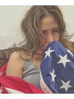 トロニー(TLONY)&nbsp;ラフなスタイリングでもこなれ感バツグン。ハイライトカラー。