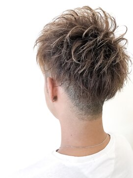 ヘアーヒーリング フルリル(Hairhealing Fleuril) ワイルドツーブロック×アップバング