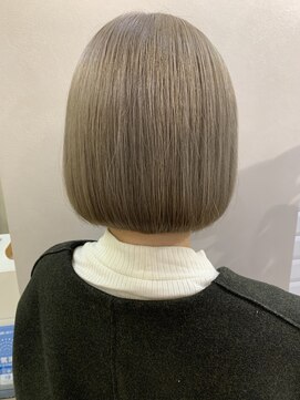 ハブ(hub) 【天神今泉】ホワイトグレージュ