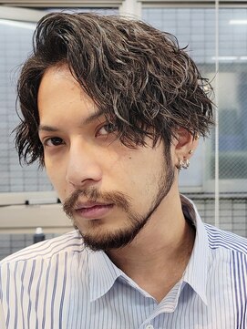 フィフス(fifth) メンズ刈り上げセンターパートツイストスパイラルパーマゆるめ