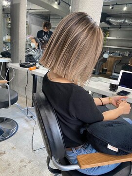 アポロ 横浜駅店(apollo) ハイライトバレイヤージュダブルカラーミルクティーベージュ