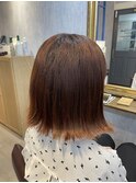 オレンジブラウンカラーの外はねボブ