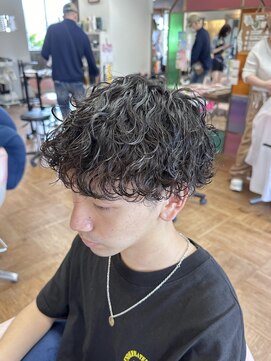 グート ヘアーメイク(gut HAIR MAKE) メンズ 波巻きパーマ 波巻きスパイラル カール感強め