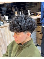 グルーマーズトウキョウ(GROOMER/S TOKYO)&nbsp;スペインカール　フェード　海外風　メンズパーマ