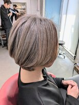 アリイ(ali'i)&nbsp;白髪ぼかし×ショートスタイル