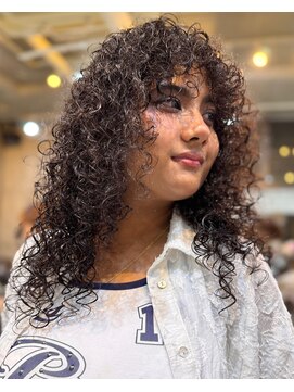 ナループロアオハナ(Nalu pu loa ohana) 海外ガール風ハードパーマカーリーヘア