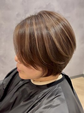 ラビマーニ 箕面店(Labimani) 白髪ぼかしアンブレラカラー×ショートヘア