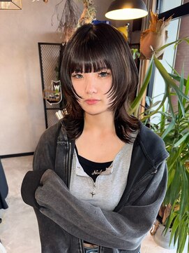 シキ(SHIKI) ウルフカット　レイヤーカット　シャギーカット