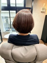 【更に艶を与える！107Dストレートアイロン】で根元から毛先までケアが可能です◎