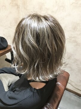 ジョージ(Jo-Ji) シルバーアッシュ♯ボブ♯ハイライト♯インナー♯ブリーチ