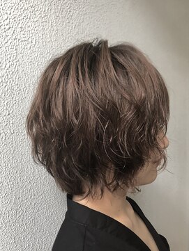 ヴァロ(Valo) 前下がり大人ショートウェーブレイヤーボブ☆ひし形丸み小顔