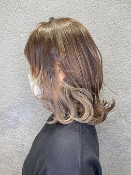 ラヴリア クルメ(LOVERIA KURUME) インナーカラー　ミディアムスタイル