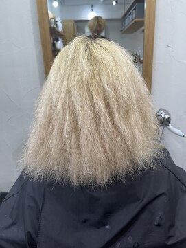 アンフィサンクミル 銀座(AnFye cinq mille) ブリーチで髪がちりちりになった方をビビリ矯正で艶髪に変身