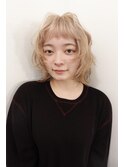 ケアブリーチハイトーンブロンドカラーカーリーボブウルフ