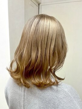 エターナルバイマティーナ(Eternal by MATINA) 【ブリーチ一回×くすみベージュ】池袋美容室