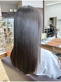 初夏の広がりを抑える、上質な髪質改善ケア