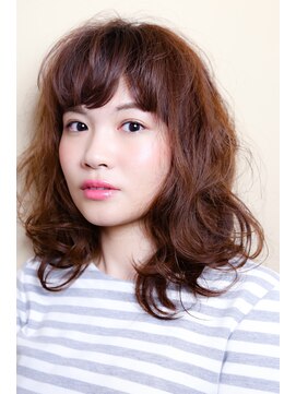 イソラブル(ISOLA-blu) 【ボリューム感が可愛い】ベージュブラウン×ミディアムウェーブ