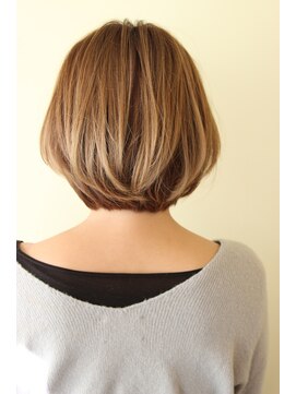 レウナ 外苑前(Reuna) 30代40代50代人気 お手入れ簡単丸みが可愛いボブ