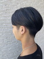 フラテロ(fratello)&nbsp;センターパート　刈り上げマッシュ