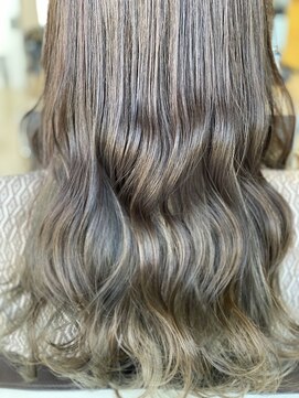 レイフィールド 長嶺店(RAY Field) グレー系グラデーションカラー