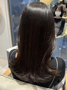 ティア(Tia.) (韓国風/くびれヘア/縮毛矯正/前髪/サイドバング/小顔)