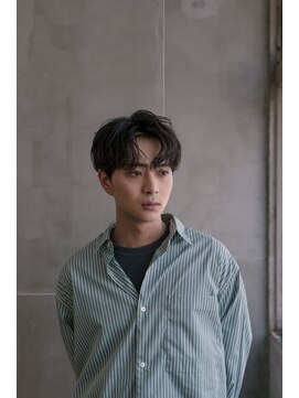 トゥ(TOE) センターパートとパーマ