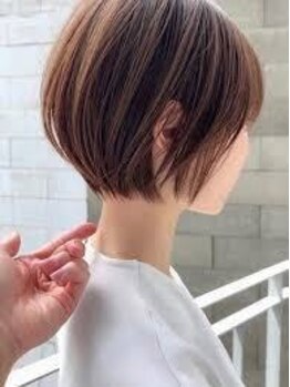 ヘアー ボニータ(hair bonita)の写真/《ショートはシルエットが大事》顔周りや襟足のバランスを計算したカットで、自分史上最高のスタイルに...