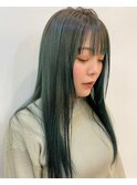 少し個性を。。グリーンヘア