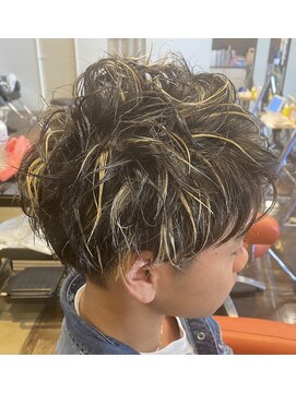 メンズスパイラルパーマ メッシュカラー L アヴァンス 北花田店 Avance のヘアカタログ ホットペッパービューティー